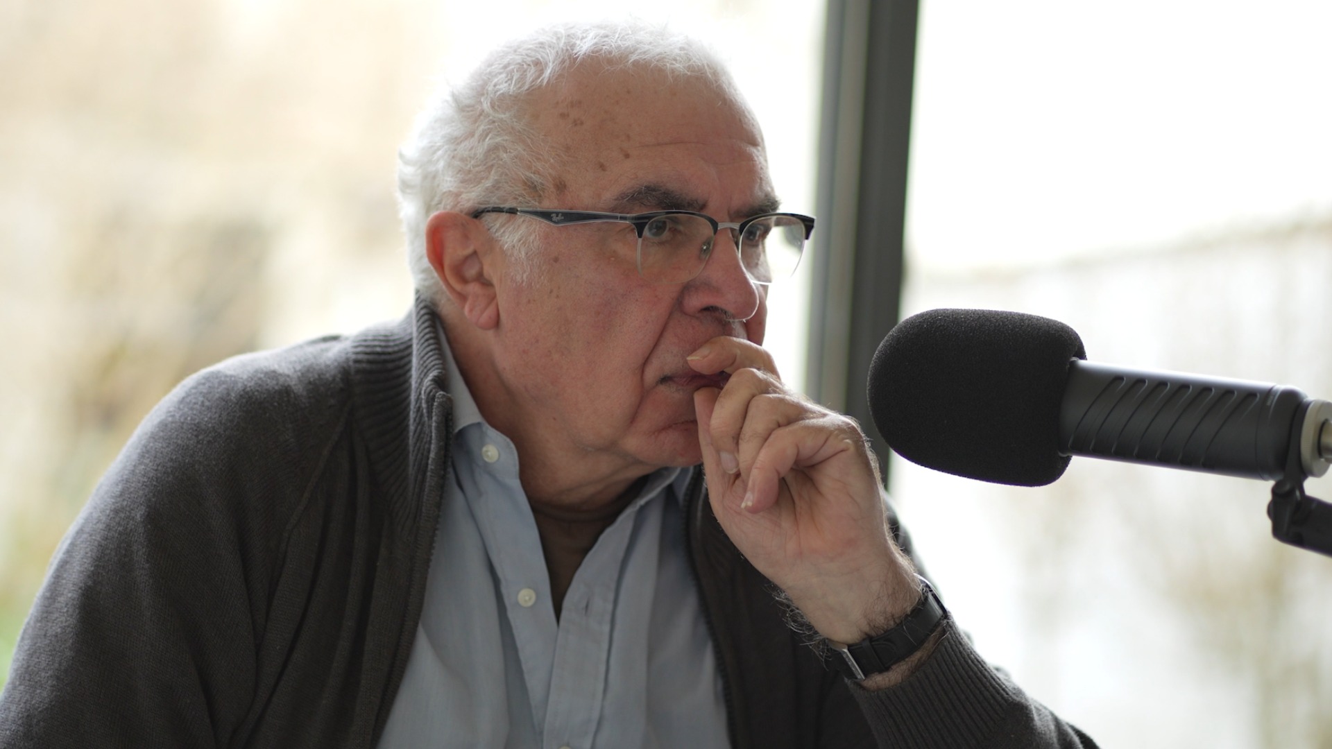 Eric Marty: "je suis hanté par l'idée de la disparition des Juifs" background