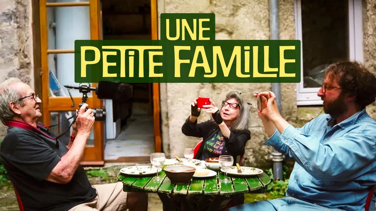 Mémoire oubliée : Une petite famille de Filip Flatau poster