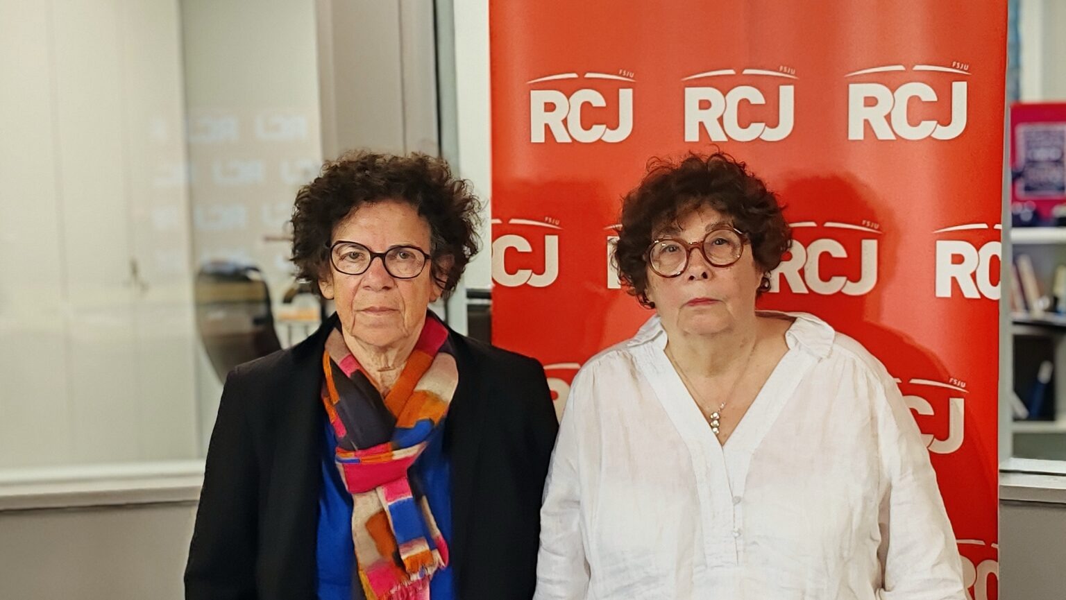Le silence brisé: Une traversée migratoire des mondes juifs perdus background