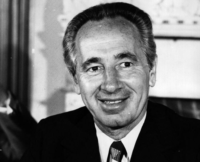 Shimon Pères, l’optimiste incurable background